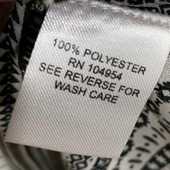 ANTILIA FEMME Top SIZE 1X Black and White Popover Tunic Tabbed 3/4 Sleeves - Picture 4 of 6